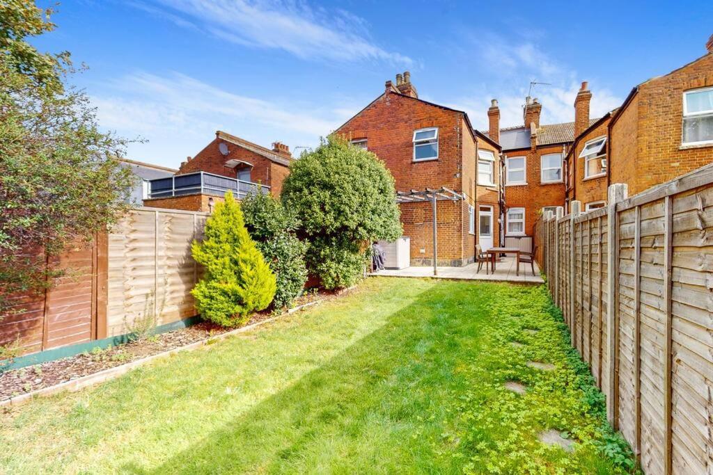 Spacious 2Bd Apartment Cricklewood Londra Exterior foto