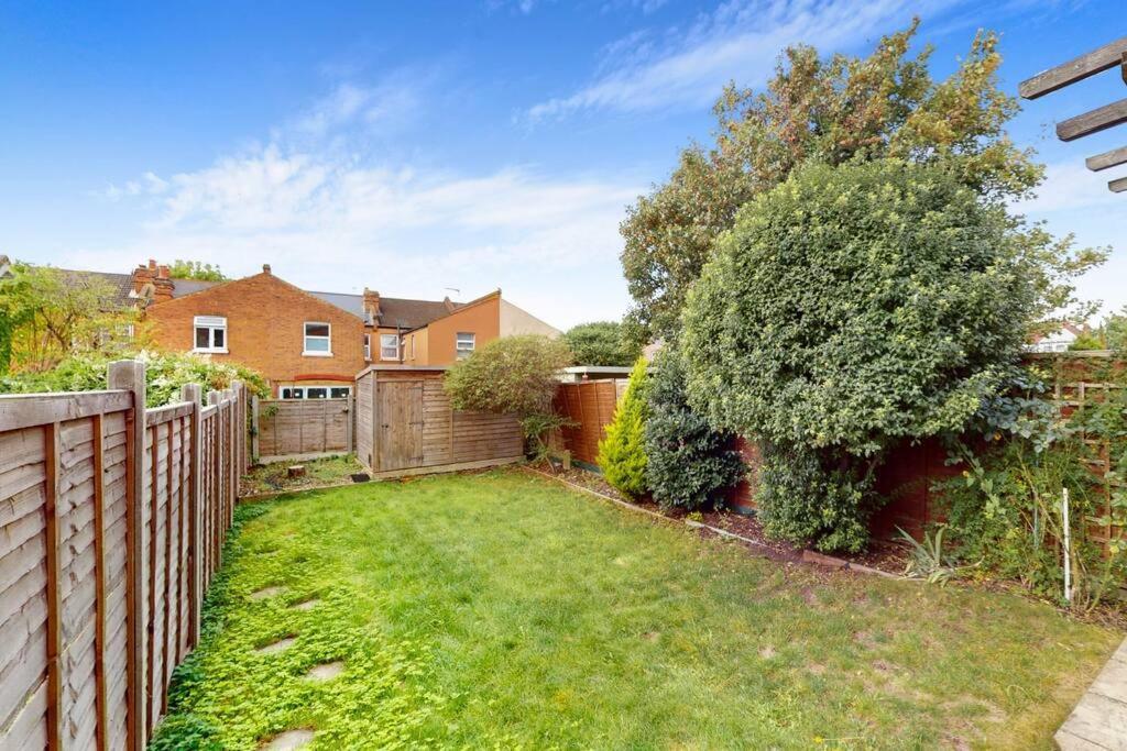 Spacious 2Bd Apartment Cricklewood Londra Exterior foto