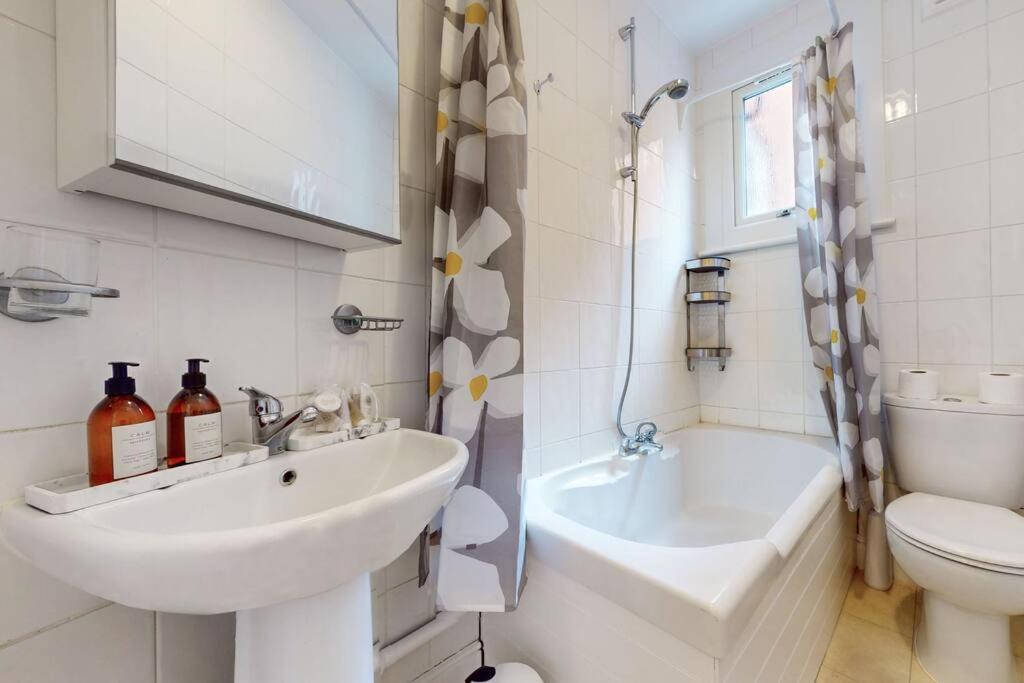 Spacious 2Bd Apartment Cricklewood Londra Exterior foto